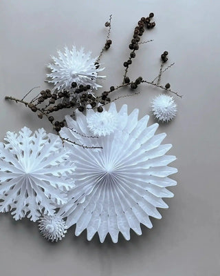 Scandinavische kerst 2025: stijlvolle kerstbomen en ornamenten van Bloomingville & House Doctor