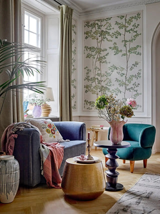 Bohemian interieur met warme kleuren, natuurlijke materialen en wereldse details