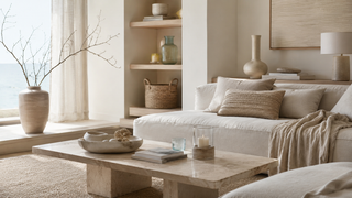 Coastal decoratie ideeën: zo style je je woonkamer met licht, textuur en subtiele kustdetails