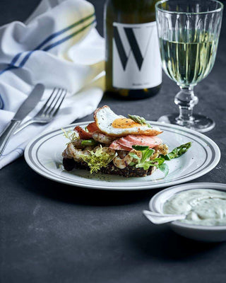 Open sandwich met ei en garnalen: Scandinavische eenvoud met Nicolas Vahé