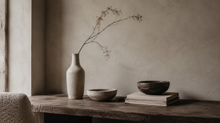 Raw luxury interieur: stille luxe met ruwe materialen en verfijnde styling