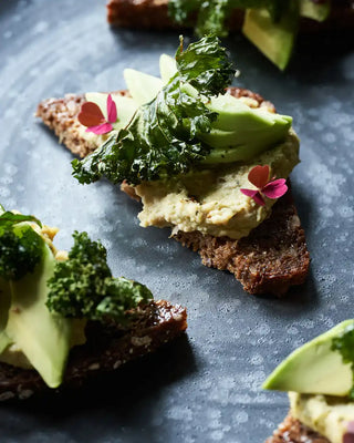 Avocado & Boerenkool Toast: Gezond Scandinavisch Genieten met Nicolas Vahé