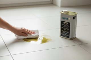 Olijfolie vlekken verwijderen: stap-voor-stap schoonmaken van vloer, kleed en bank met James