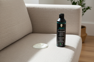 Yoghurt verwijderen uit tapijt, bank of vloer: zo pak je het aan met James