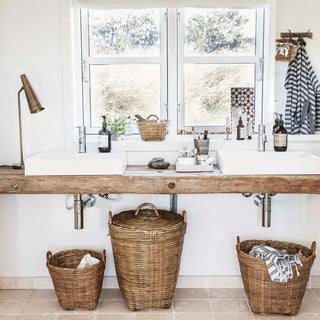 Meraki badkameraccessoires in een rustige Scandinavische badkamer
