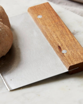 Coupe-pâte en bois d'acacia couleur naturelle