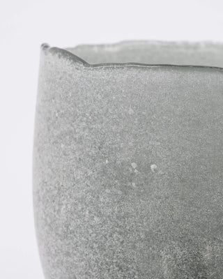 Grauer Kerzenhalter aus Glas Frag design