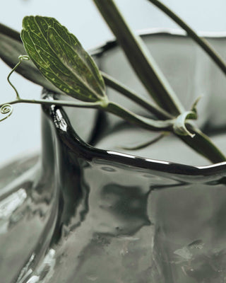 Jarrón Turn vidrio gris ahumado 20cm