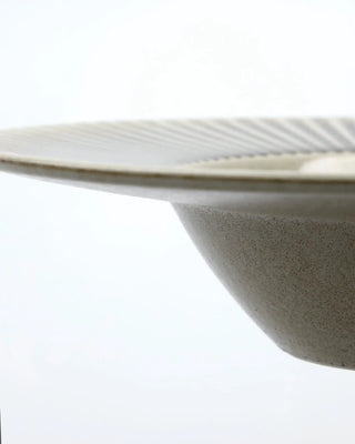 Pastbord Pleat grijsbruin aardewerk