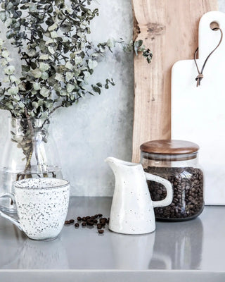 Rustico bricco del latte in ceramica grigio-blu