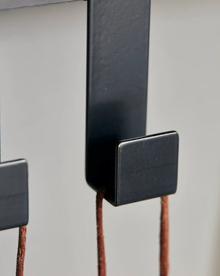 Sistema di ganci per scaffale a parete Fari