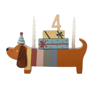 Charlie decoración de cumpleaños con números y velas