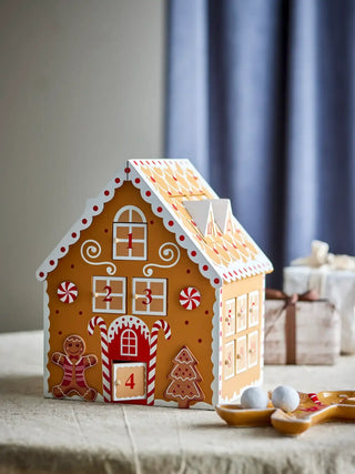 Adventkalender hout bruin Ginnie van Bloomingville, in een gestileerde detailopstelling