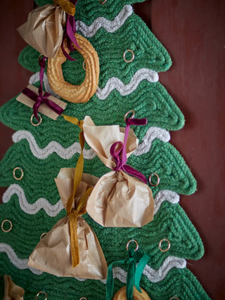 Adventskalender katoen groen Douglas 90cm van Bloomingville, in een gestileerde detailopstelling