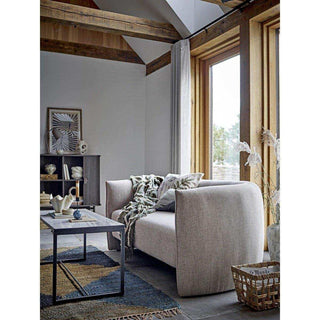 Bacio bank beige 168cm van Bloomingville, schuin van voren met vorm en constructie zichtbaar