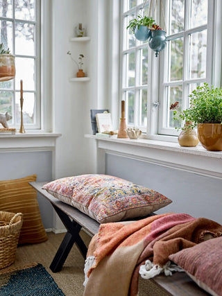 Bank eiken bruin Maldon 190cm van Bloomingville, toegepast in een sfeervolle interieursetting