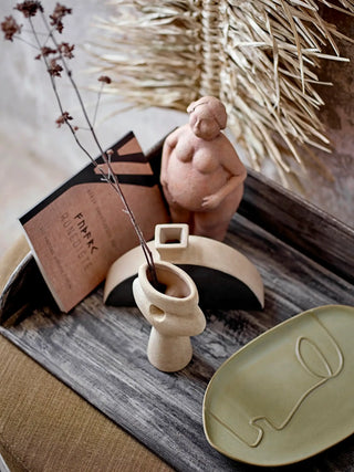 Beeld terracotta bruin Sidsel 25cm van Bloomingville, in een gestileerde detailopstelling