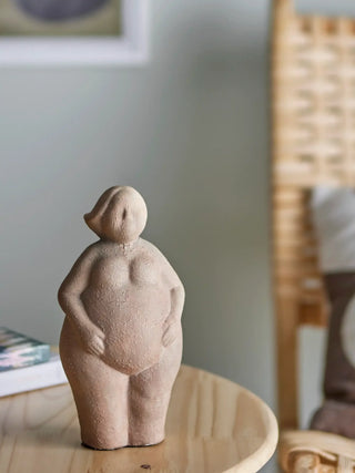 Beeld terracotta bruin Sidsel 25cm van Bloomingville, toegepast in een sfeervolle interieursetting