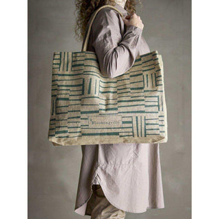 Bergamo shopper tas groen jute van Bloomingville, aan de achterzijde met afwerking zichtbaar