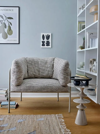 Bijzettafel aluminium beige Samio 35cm van Bloomingville, van opzij met verhoudingen en constructie zichtbaar