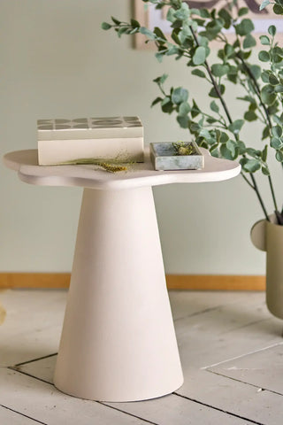 Bijzettafel aluminium nature Soller van Bloomingville, van opzij met verhoudingen en constructie zichtbaar