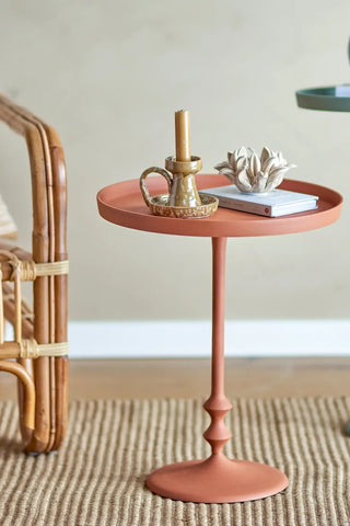 Bijzettafel aluminium oranje Anjou 37cm van Bloomingville, van opzij met verhoudingen en constructie zichtbaar