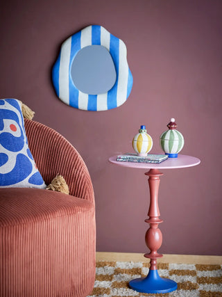Bijzettafel aluminium rood Annan 37cm van Bloomingville, toegepast in een sfeervolle interieursetting