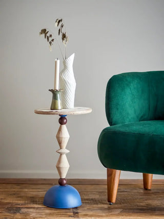 Bijzettafel firwood blauw Mannelli 30cm van Bloomingville, toegepast in een sfeervolle interieursetting