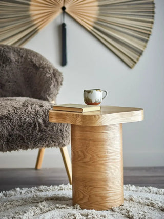Bijzettafel hout naturel Elmer 40cm van Bloomingville, toegepast in een sfeervolle interieursetting