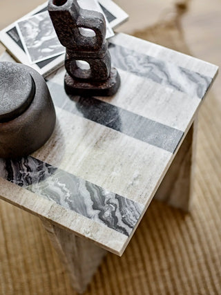 Bijzettafel marmer bruin Clea van Bloomingville, van opzij met verhoudingen en constructie zichtbaar