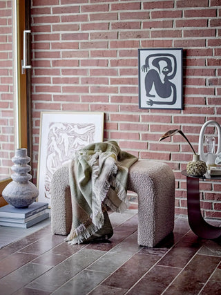 Bijzettafel metaal zwart Cher 43cm van Bloomingville, van opzij met verhoudingen en constructie zichtbaar