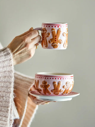 Roze Binna mokken met peperkoekfiguren in gebruik