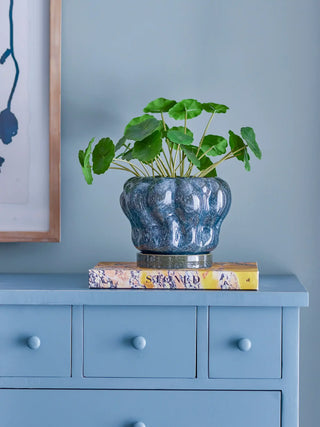 Bloempot aardewerk blauw Hollis 20cm van Bloomingville, toegepast in een sfeervolle interieursetting
