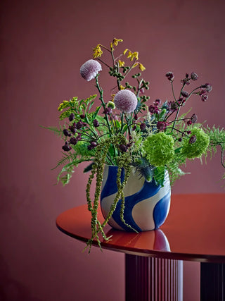 Bloempot aardewerk blauw Romy 20cm van Bloomingville, in een gestileerde detailopstelling