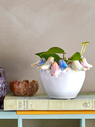 Bloempot aardewerk grijs Eanna 12cm van Bloomingville, in een gestileerde detailopstelling