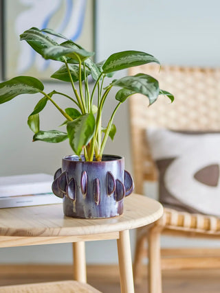 Bloempot aardewerk grijs Roza 18cm van Bloomingville, toegepast in een sfeervolle interieursetting