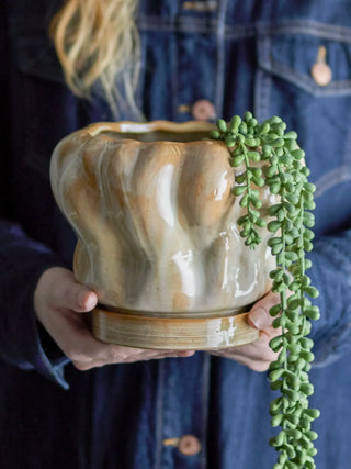 Bloempot aardewerk nature Hollis 20cm van Bloomingville, toegepast in een sfeervolle interieursetting