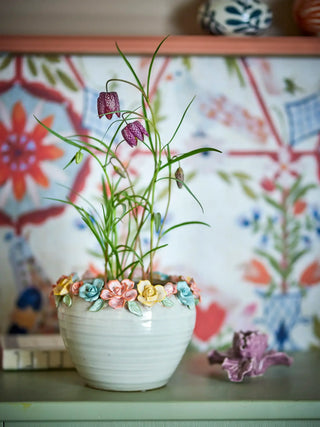 Bloempot aardewerk roze Eanna 19cm van Bloomingville, toegepast in een sfeervolle interieursetting
