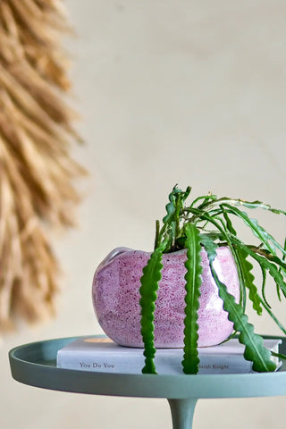 Bloempot aardewerk roze Pennie 13cm van Bloomingville, toegepast in een sfeervolle interieursetting