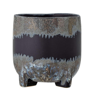 Bloempot aardewerk zwart Nasru 16cm van Bloomingville, van dichtbij met materiaal en afwerking zichtbaar