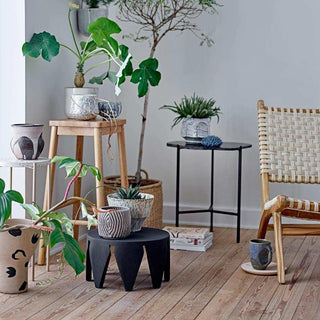 Bloempot Hena zwart 12cm van Bloomingville, van dichtbij met materiaal en afwerking zichtbaar