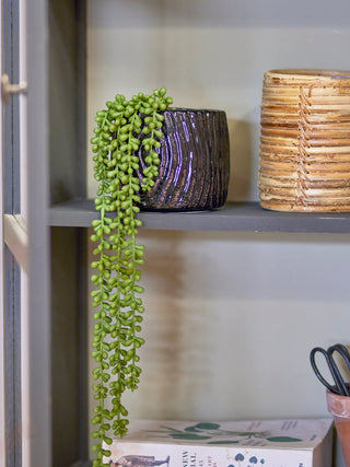 Bloempot Hena zwart 12cm van Bloomingville, toegepast in een sfeervolle interieursetting