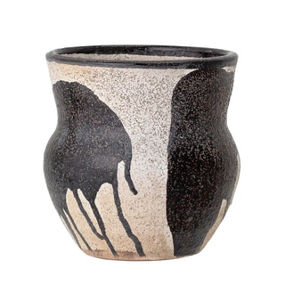 Bloempot terracotta zwart Nala 14cm van Bloomingville, aan de achterzijde met afwerking zichtbaar