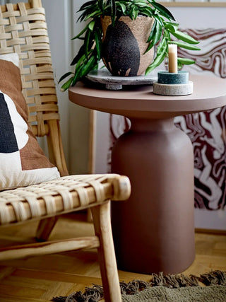Bloempot terracotta zwart Nala 14cm van Bloomingville, in een gestileerde productopstelling