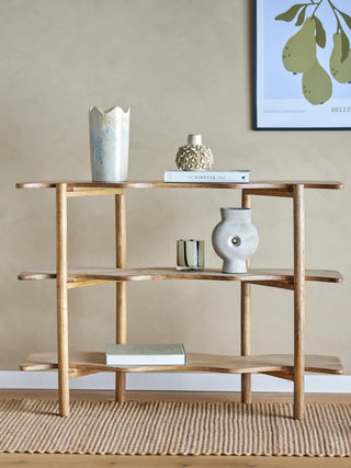 Boekenkast mangohout nature Rivoli 110cm van Bloomingville, van opzij met verhoudingen en constructie zichtbaar