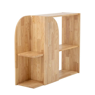 Boekenkast rubberwood nature Alec van Bloomingville, schuin van voren met vorm en constructie zichtbaar