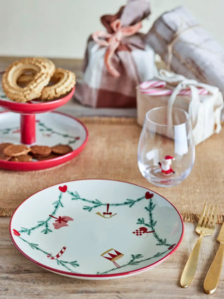 Bord aardewerk beige Yule 25cm van Bloomingville, in een gestileerde detailopstelling