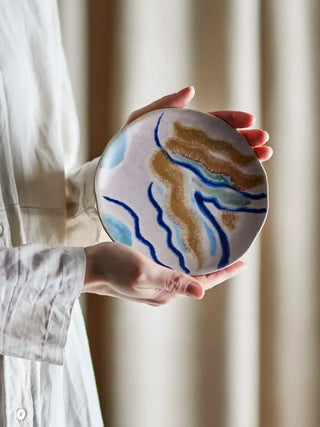 Bord aardewerk blauw Imogen 16cm van Bloomingville, toegepast in een sfeervolle interieursetting