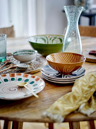 Bord aardewerk blauw Shama 20cm van Bloomingville, in een gestileerde productopstelling