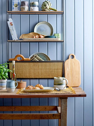Bord aardewerk groen heather 27cm van Bloomingville, in een gestileerde productopstelling